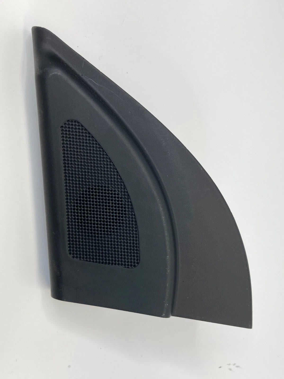 12-17 HYUNDAI ACCENT FRONT LEFT SIDE DOOR CORNER COVER W/ TWEETER 87651-1R020