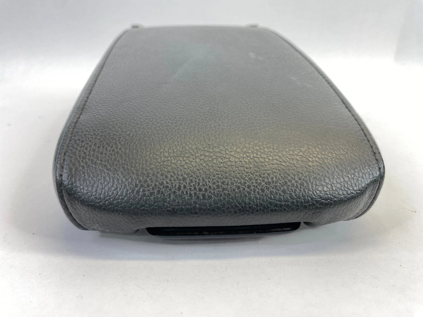 2013-2016 VOLKSWAGEN JETTA CENTER CONSOLE ARMREST ARM REST LID 5C6-864-207 OEM
