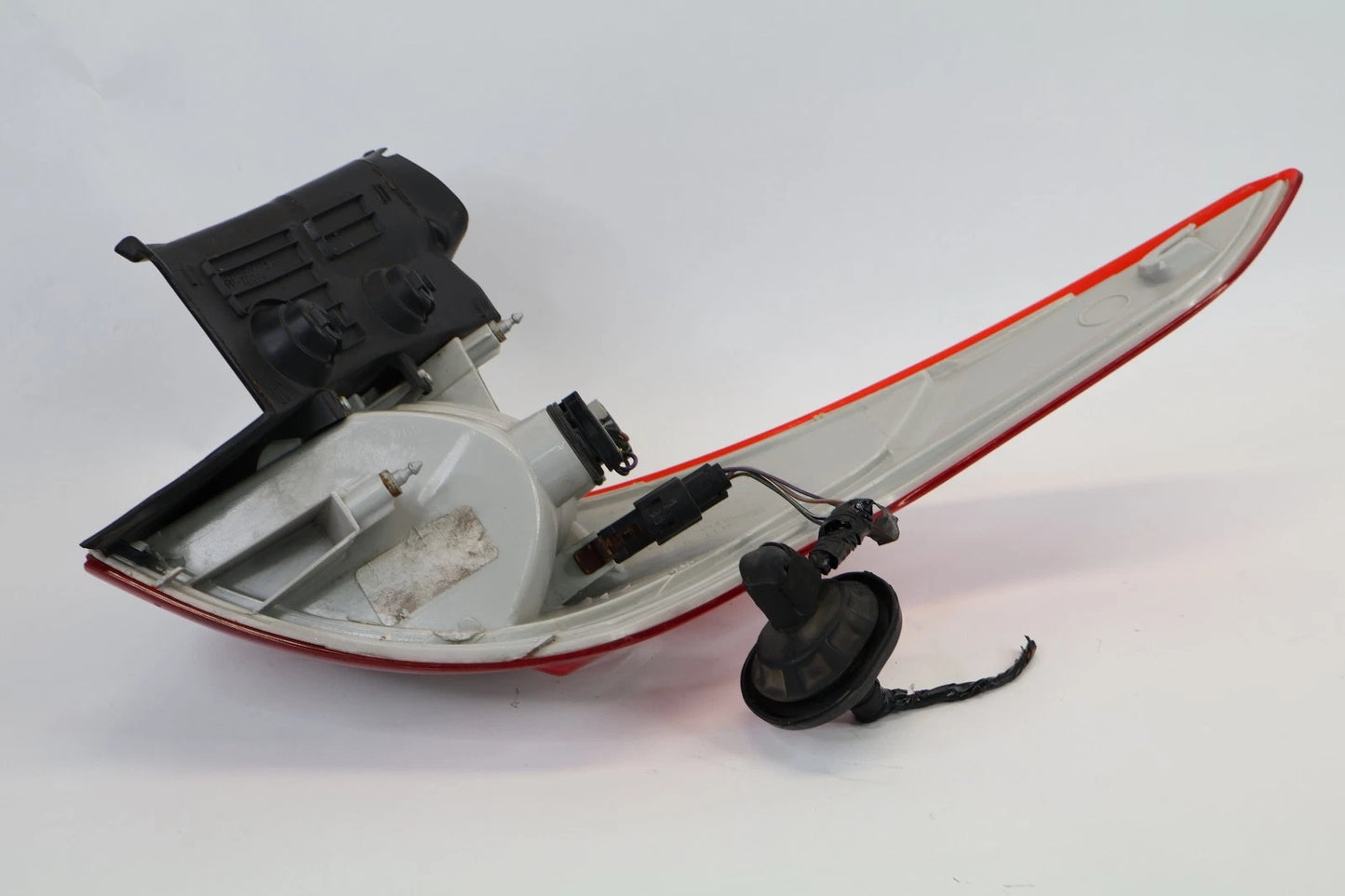 2013-2016 FORD ESCAPE REAR LEFT OUTER TAILLIGHT LAMP UNIT CJ54-13405-A OEM