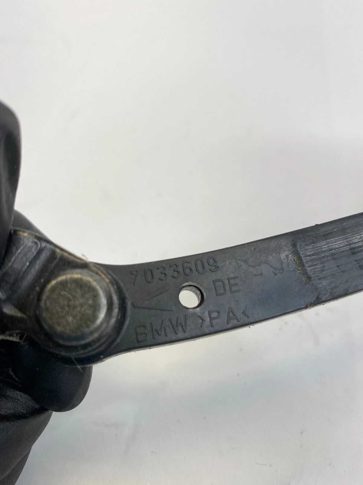 2004-2007 BMW 530I FRONT RIGHT SIDE DOOR CHECK STOP STOPPER DETENT 7033609 OEM