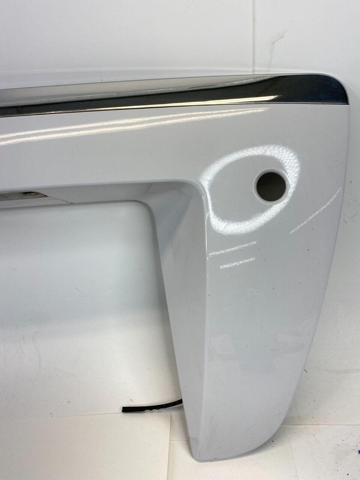 2005-2008 Hyundai Tucson Rear Lift Gate Hatch Licenser Plate Trim Molding OEM