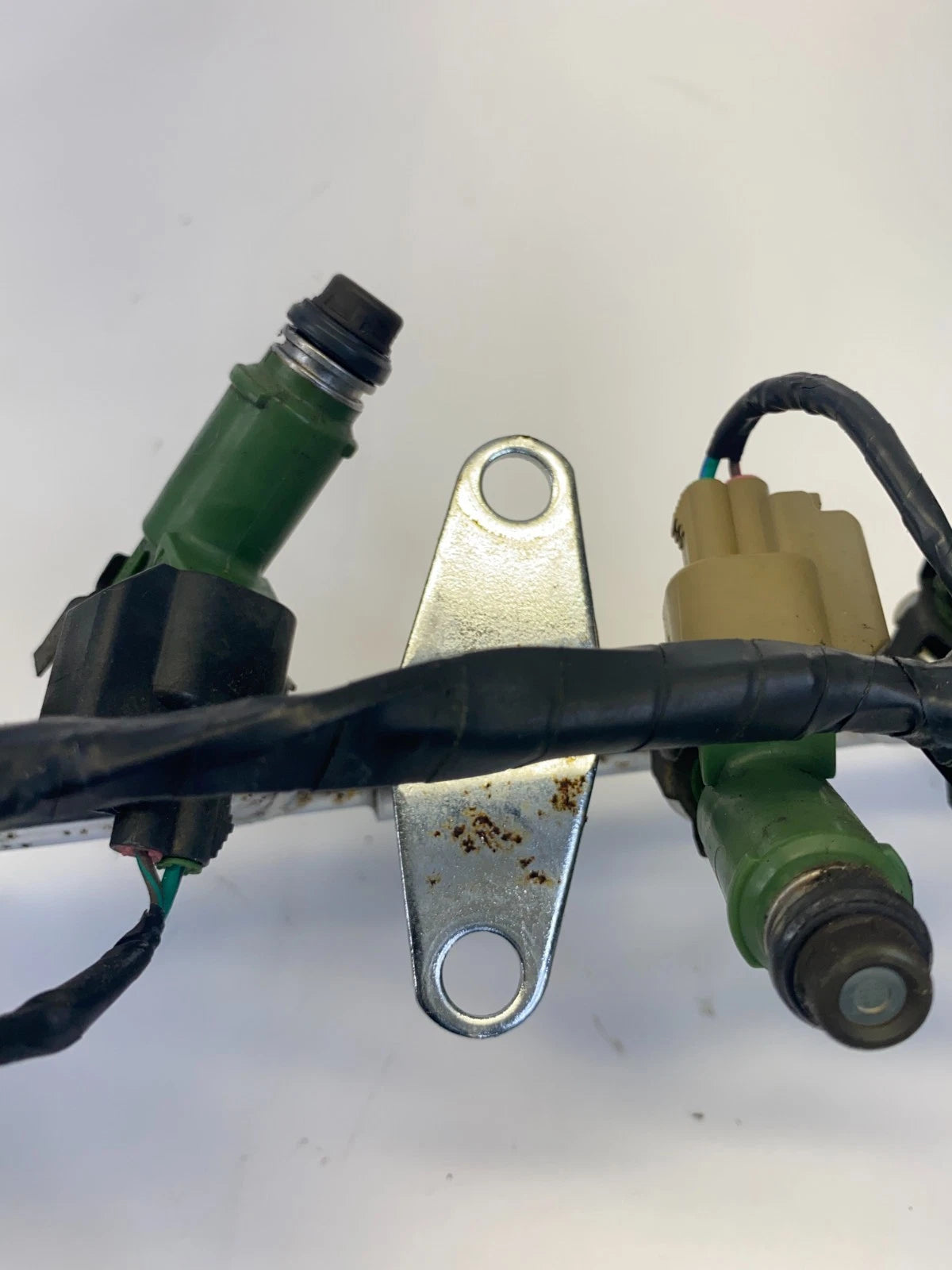 2003-2005 JAGUAR S-TYPE SEDAN 3.0L GAS FUEL RAIL LINE ASSEMBLY 2R8E-AC OEM