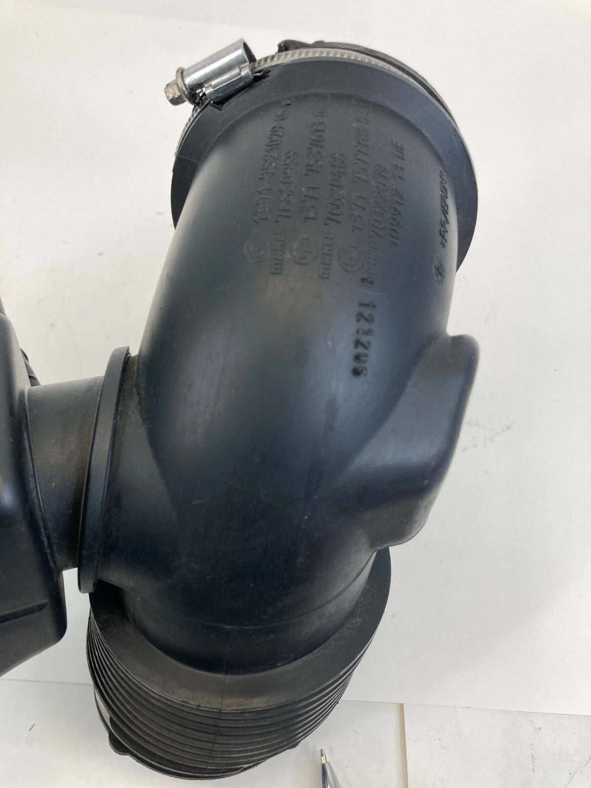 2006 2007 BMW 525I 3.0L AIR INTAKE TUBE DUCT W/ RESONATOR 13717521029 OEM