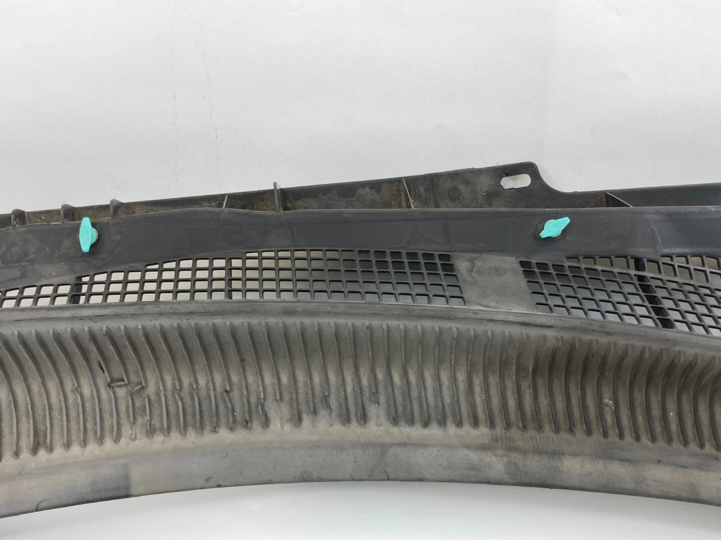 2003-2008 MAZDA 6 FRONT RIGHT SIDE WIPER ARM COWL TRIM COVER GK2A-507R0 OEM