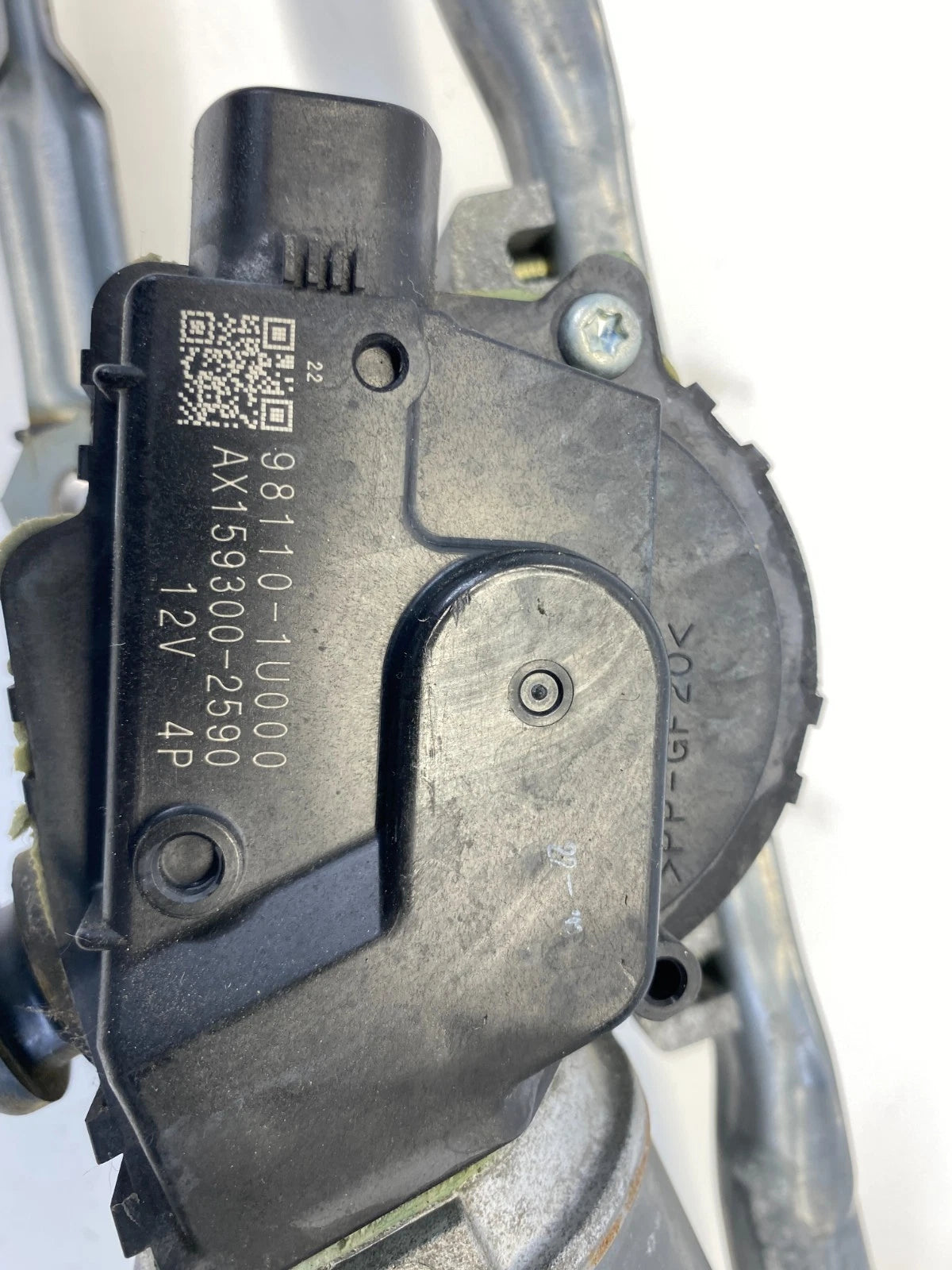 2011-2015 KIA SORENTO FRONT WINDSHIELD WIPER MOTOR W/ LINKAGE 98110-1U000 OEM