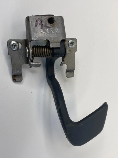 1998-2004 CHEVROLET S10 REAR LEFT BACK INNER DOOR HANDLE 15997813 OEM
