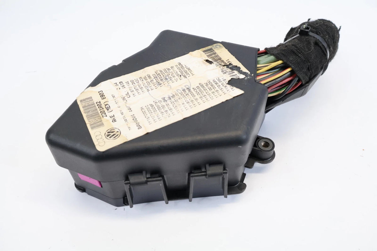 2003-2010 NEW BEETLE CONVERTIBLE 2.5L AT DASH INTERIOR CABIN FUSE BOX OEM
