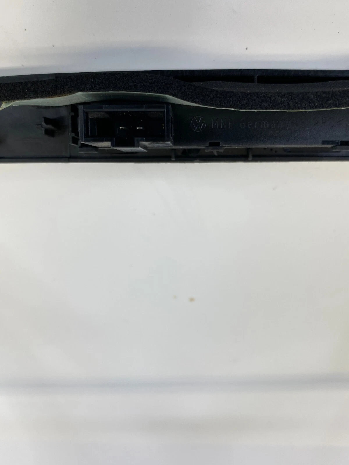 2009-2011 VW CC CENTER DASHBOARD RADIO INTERIOR BEZEL TRIM COVER PANEL FRONT OEM