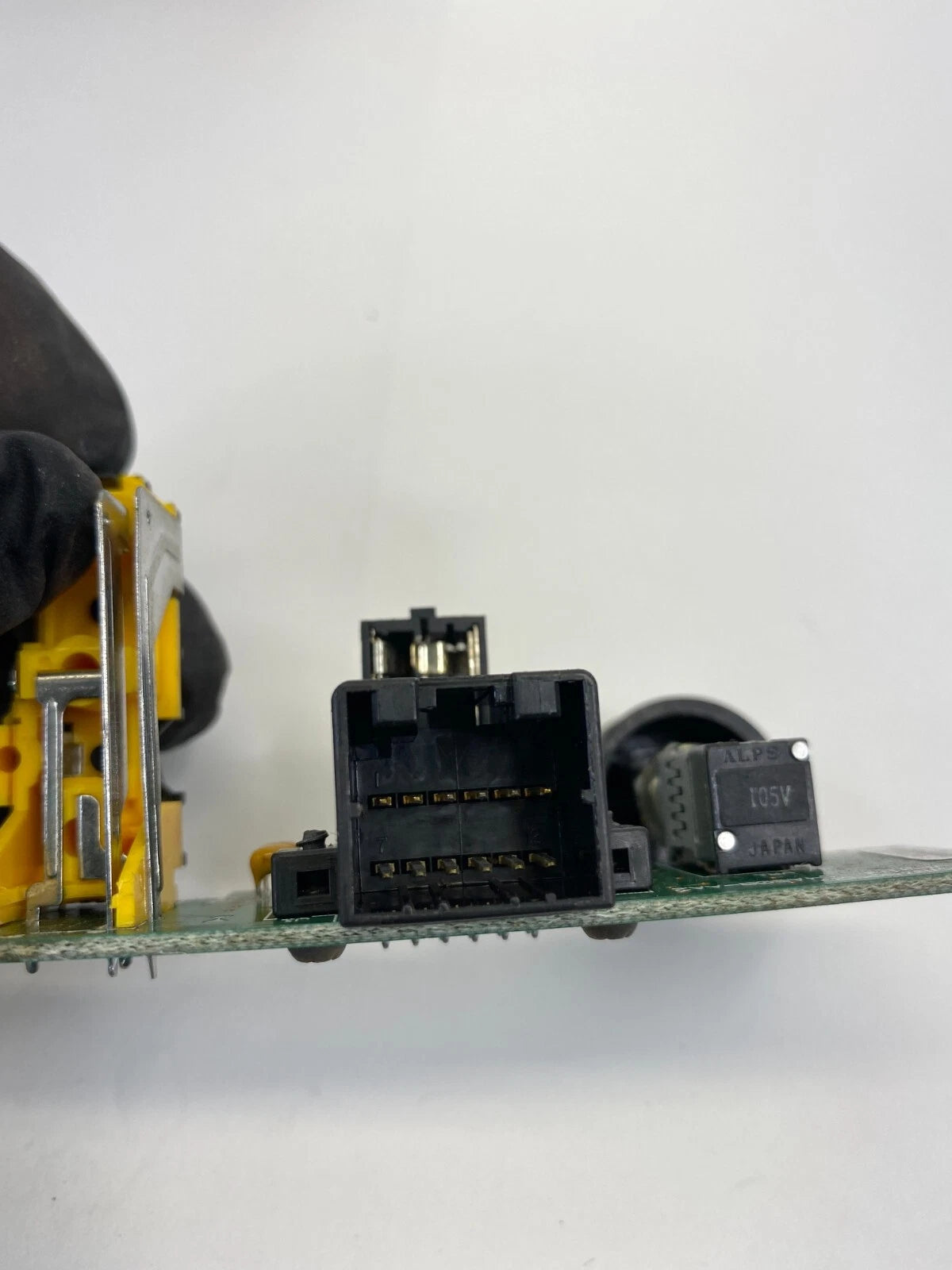 2002 02 HONDA ODYSSEY HEADPHONE JACK AUX AUXILIARY INPUT W/O COVER OEM