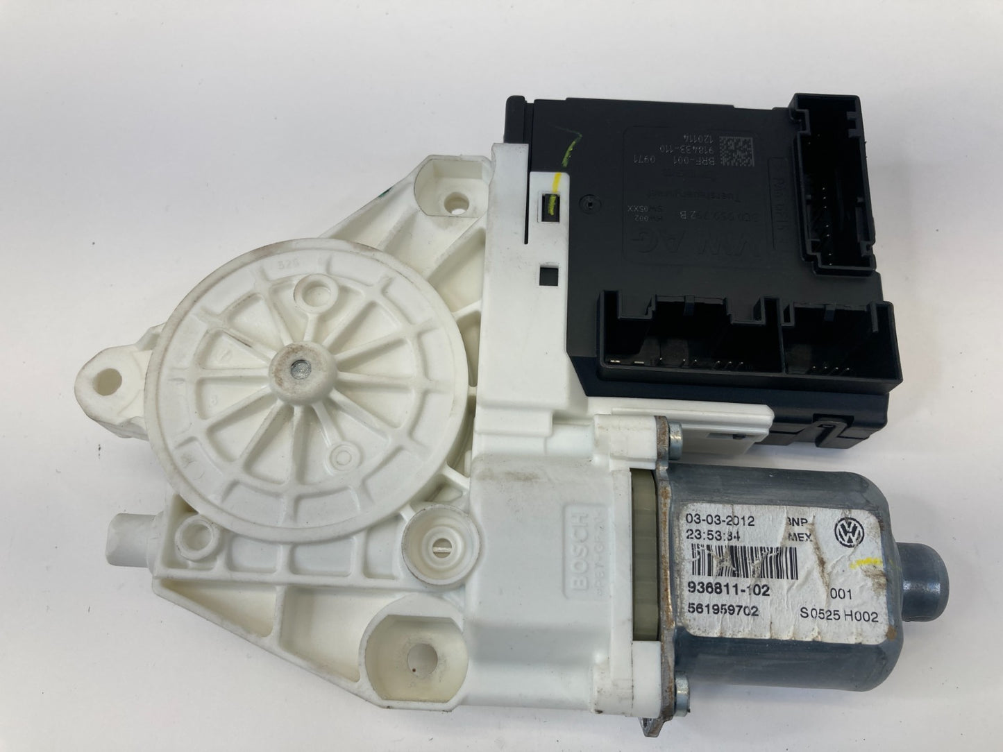 2012-2019 Volkswagen Passat Front Right Side Power Window Motor 561959702 OEM