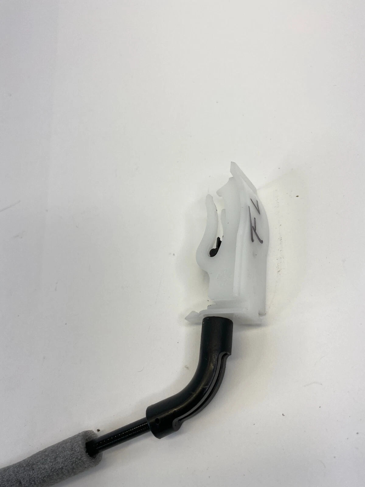 2006 06 BMW 330I FRONT LEFT SIDE DOOR LOCK LATCH CABLE ACTUATOR HANDLE WIRE OEM