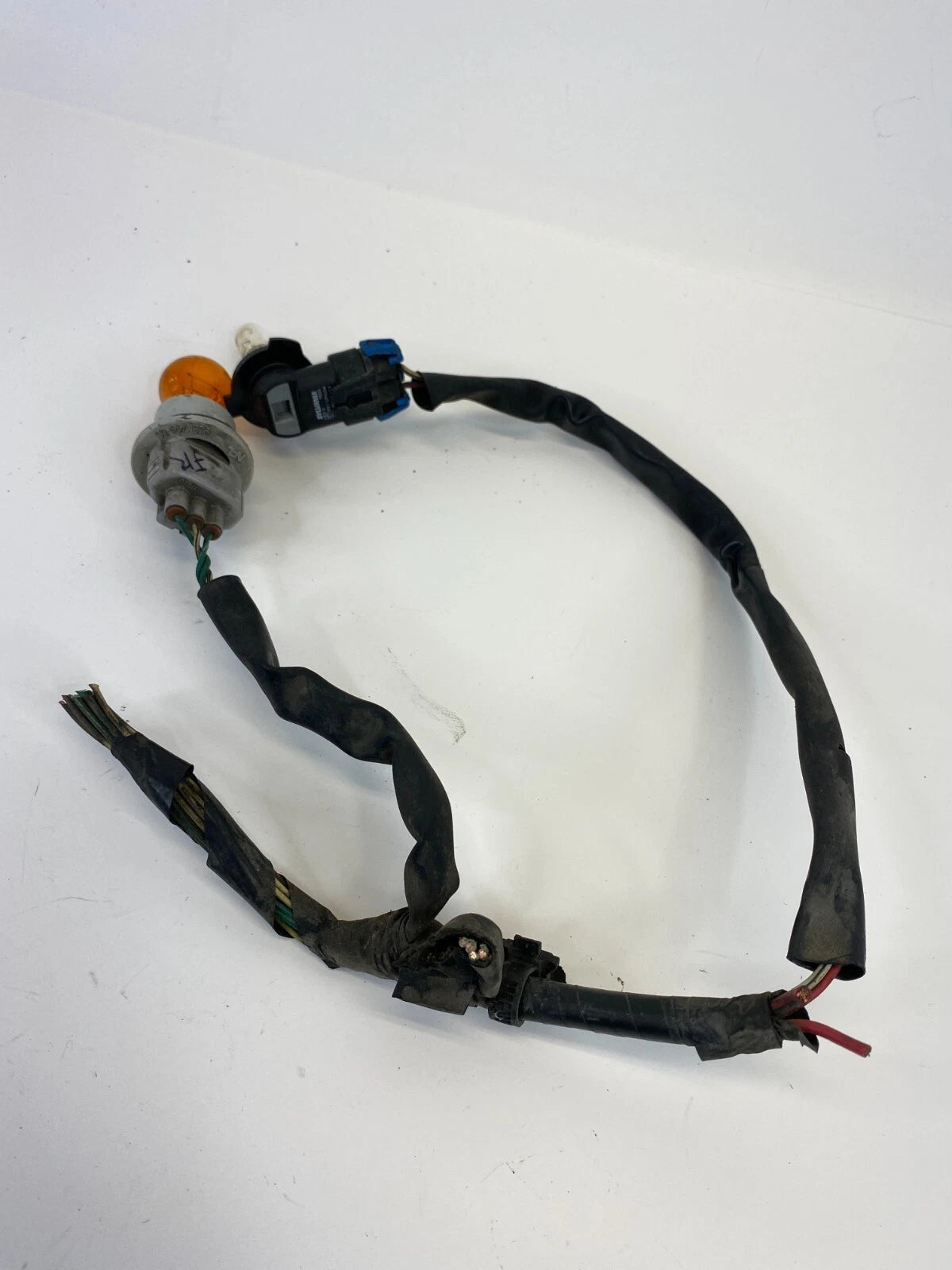 2003 2004 TOYOTA COROLLA FRONT RIGHT SIDE HEADLIGHT HEADLAMP WIRE SOCKET OEM