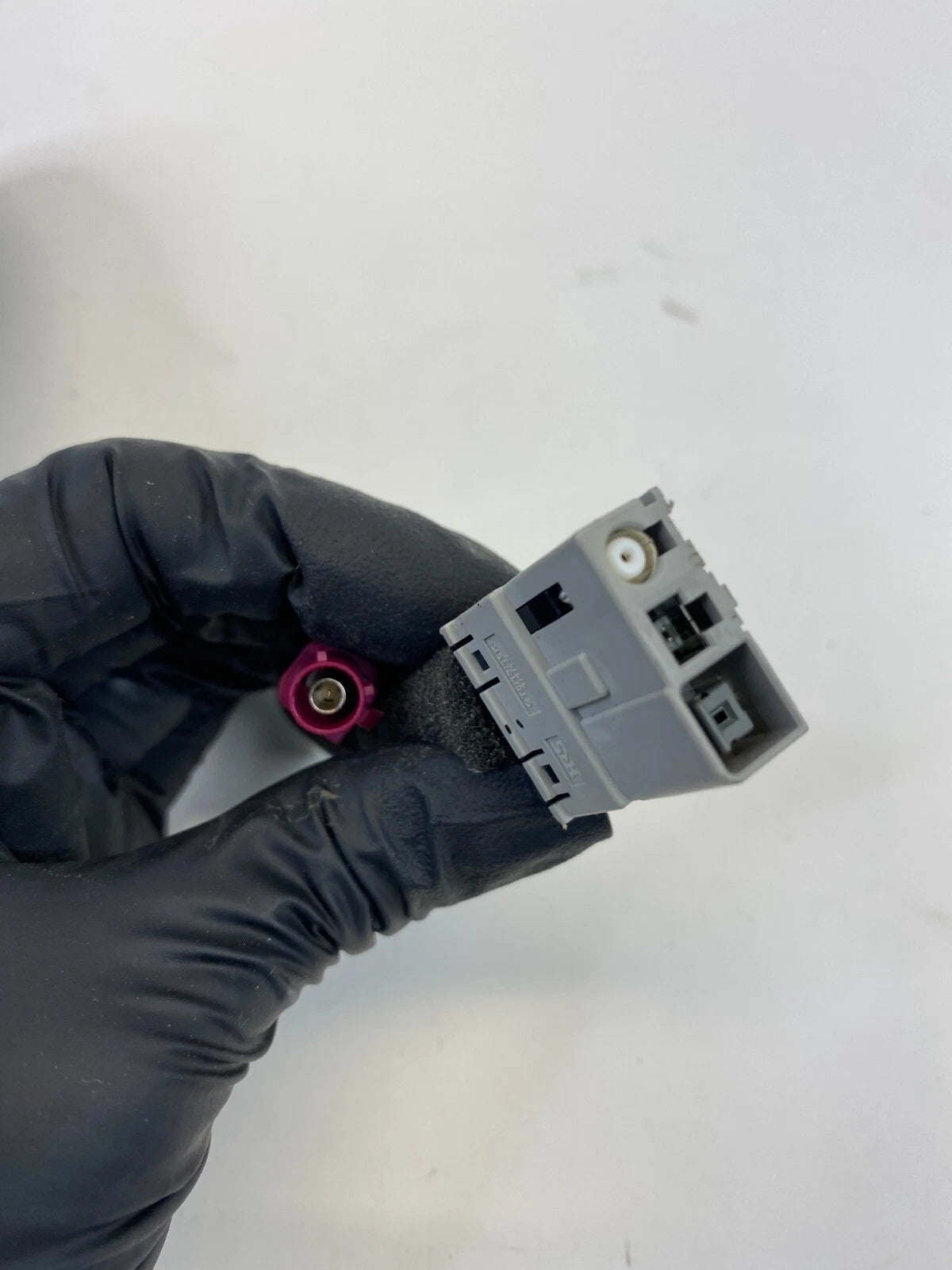 2013-2016 HYUNDAI SANTA FE SPORT ROOF MOUNTED RADIO SHARK FIN ANTENNA OEM