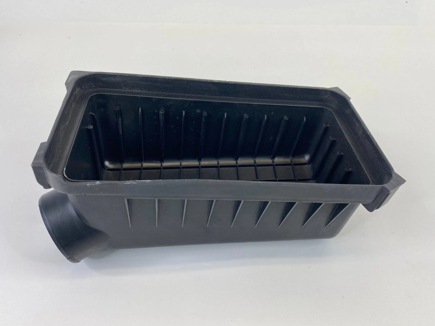 07-11 HYUNDAI ACCENT AIR CLEANER FILTER BOX UPPER HOUSING COVER 28111-1G000 OEM
