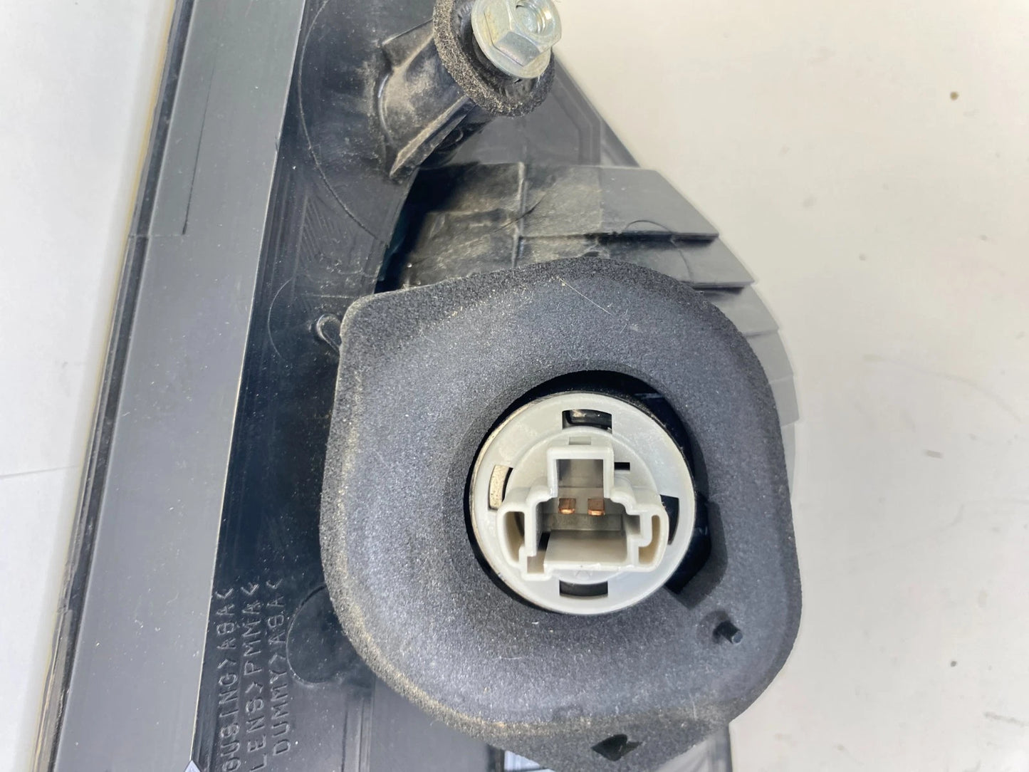 2007-2012 MITSUBISHI OUTLANDER ON LIFT GATE RIGHT SIDE INNER TAIL LIGHT LAMP OEM