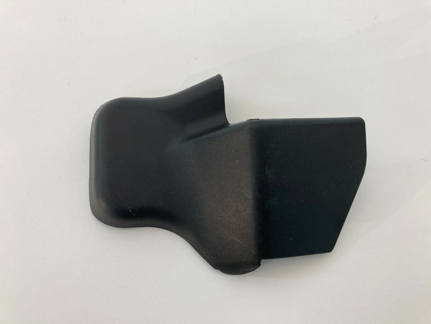 02-07 SUBARU IMPREZA OUTBACK RIGHT SIDE SEAT RAIL TRACK BOLT COVER 64115FE220