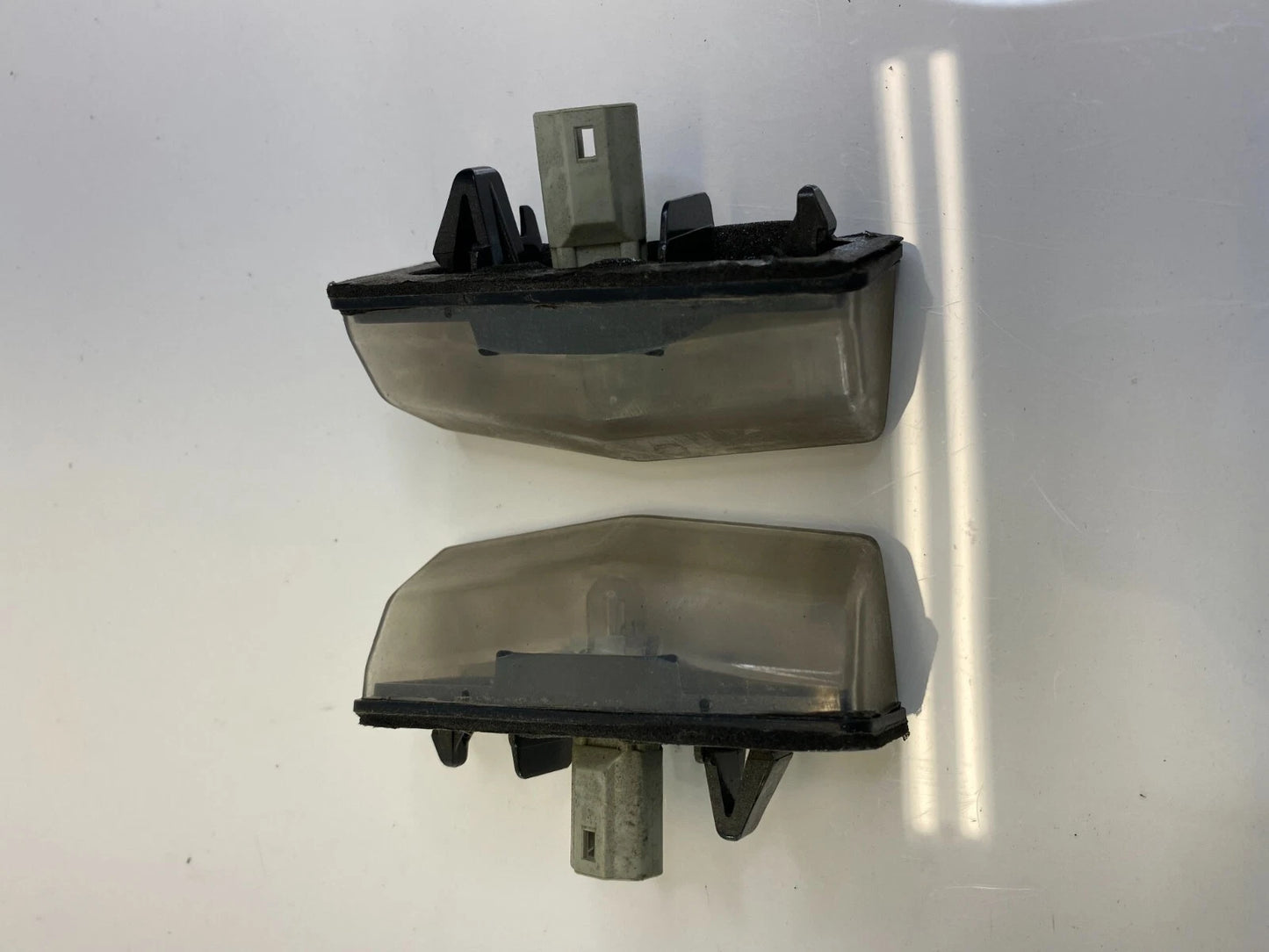 2004-2015 TOYOTA PRIUS REAR TAILGATE LICENSE PLATE LIGHT LAMP SET OF 2 OEM