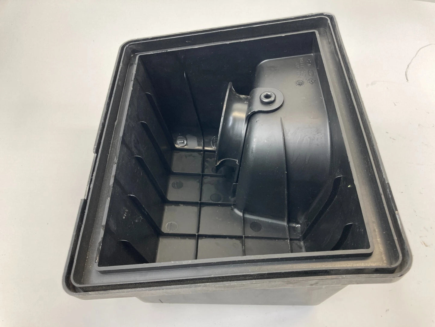 2006-2008 HYUNDAI SONATA AIR CLEANER FILTER BOX UPPER UNIT FRONT OEM 28111-3K010