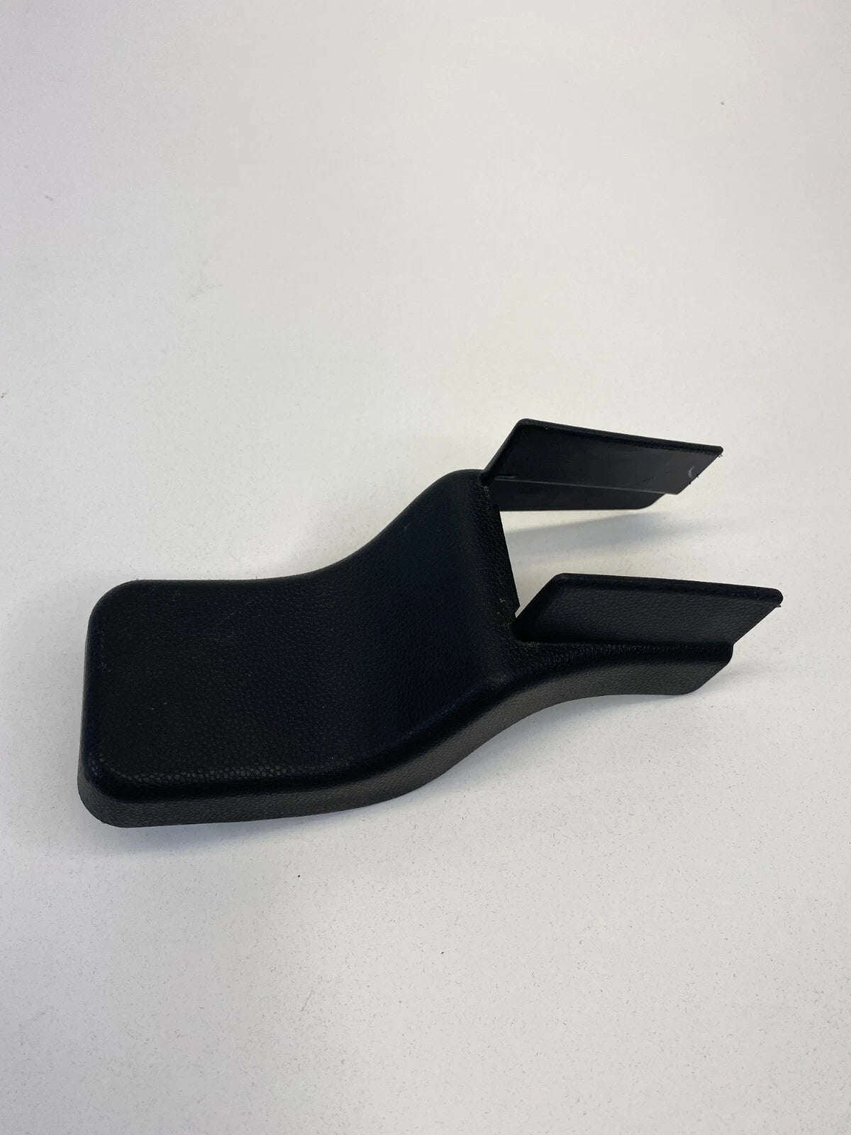 07-09 MAZDA 3 MAZDA3 SEDAN FRONT RIGHT SIDE SEAT TRIM RAIL CAP COVER B33D57043