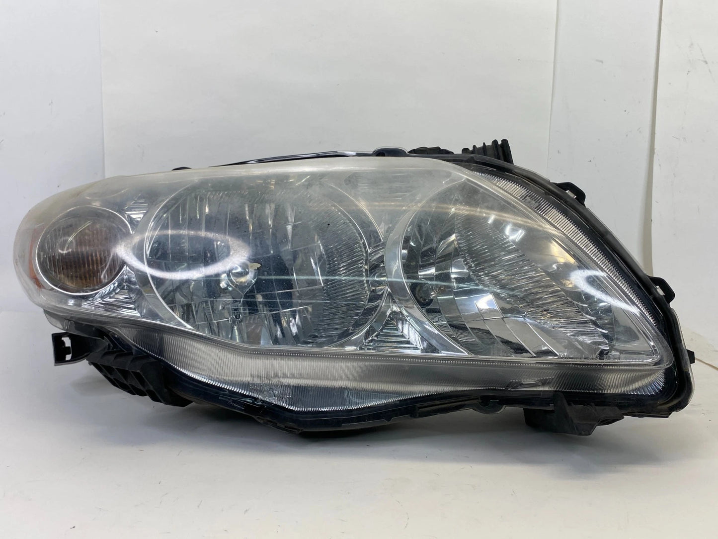 2009 2010 TOYOTA COROLLA FRONT RIGHT PASSENGER HEADLIGHT HEADLAMP OEM
