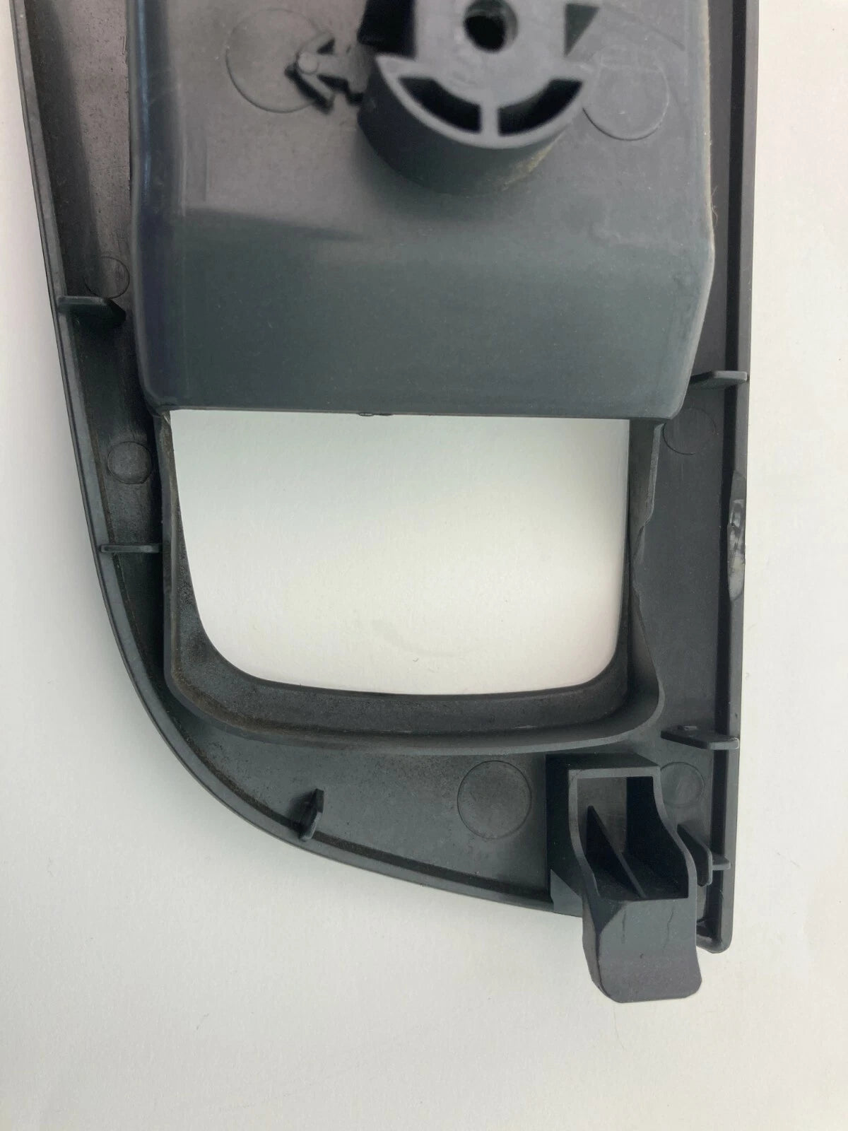 2006-2008 KIA OPTIMA REAR LEFT SIDE INNER DOOR HANDLE BEZEL TRIM 836112G000 OEM