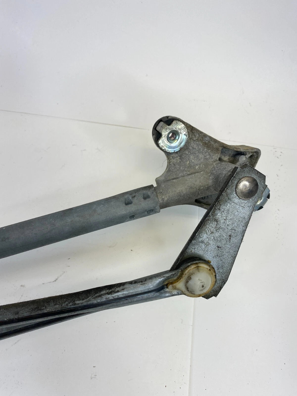 2004-2008 TOYOTA SOLARA FRONT WINDSHIELD WIPER MOTOR W/ LINKAGE 85110-AA050 OEM