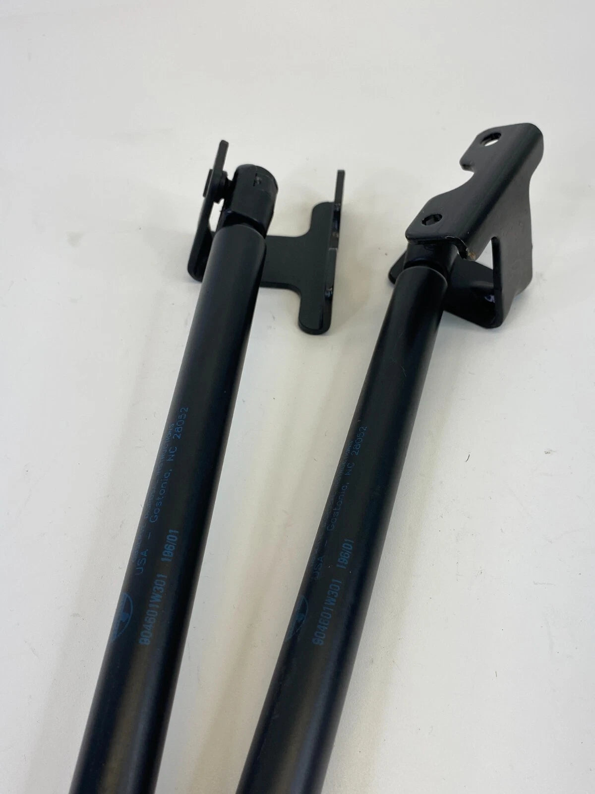 2002-2004 NISSAN PATHFINDER REAR TRUNK LIFTGATE SUPPORT SHOCK STRUTS PAIR LH RH