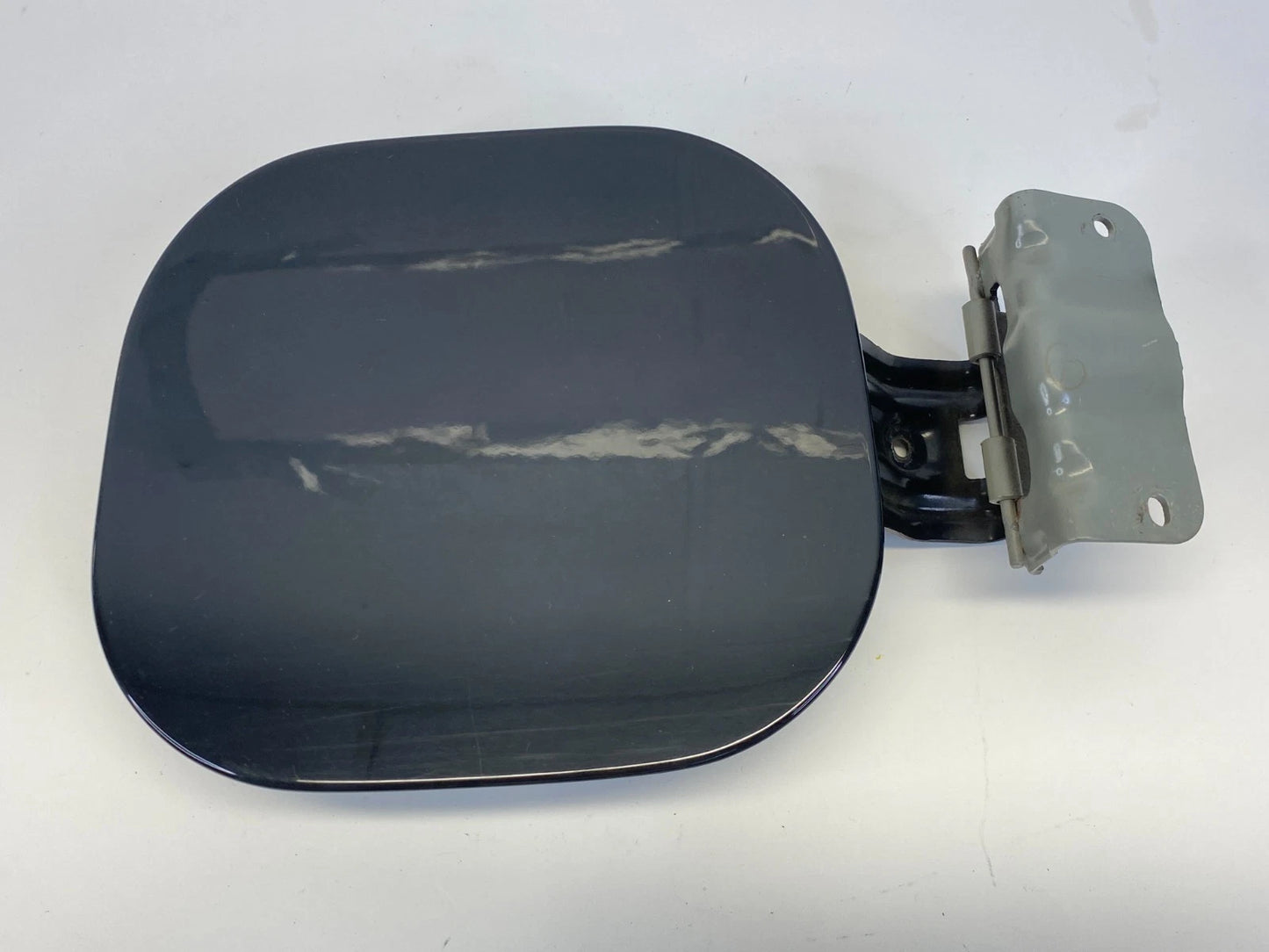 2013-2019 NISSAN SENTRA SV 1.8L FUEL FILLER DOOR GAS LID COVER BLACK OEM
