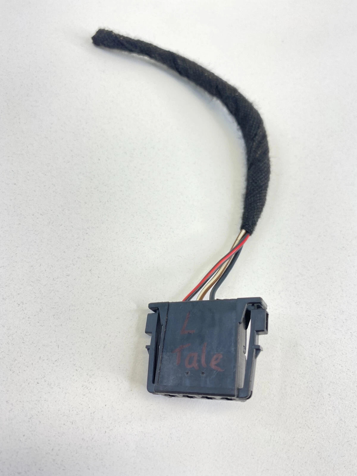 2005 MERCEDES-BENZ E500 REAR LEFT TAILIGHT LAMP RELAY PLUG CONNECTOR 0375453128