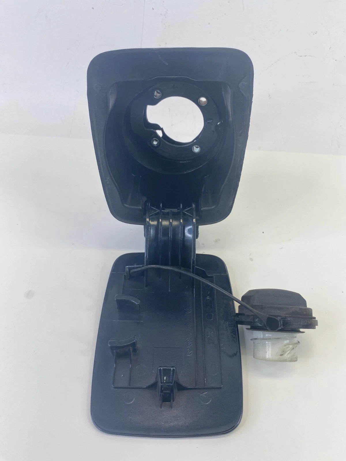 2011-2015 Hyundai Sonata Fuel Filler Door Gas Lid Cover w/ Cap 69510-3S000 OEM