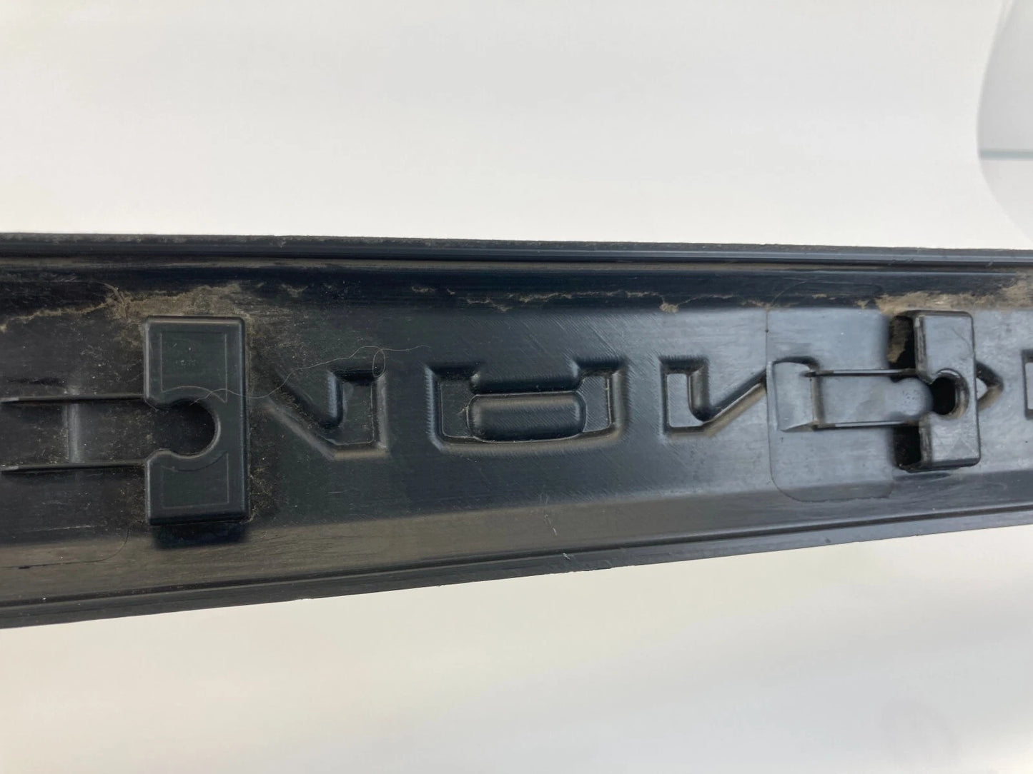 2006-2010 JEEP COMMANDER FRONT RIGHT EXTERIOR DOOR TRIM MOLDING 5JP68TRMAA OEM
