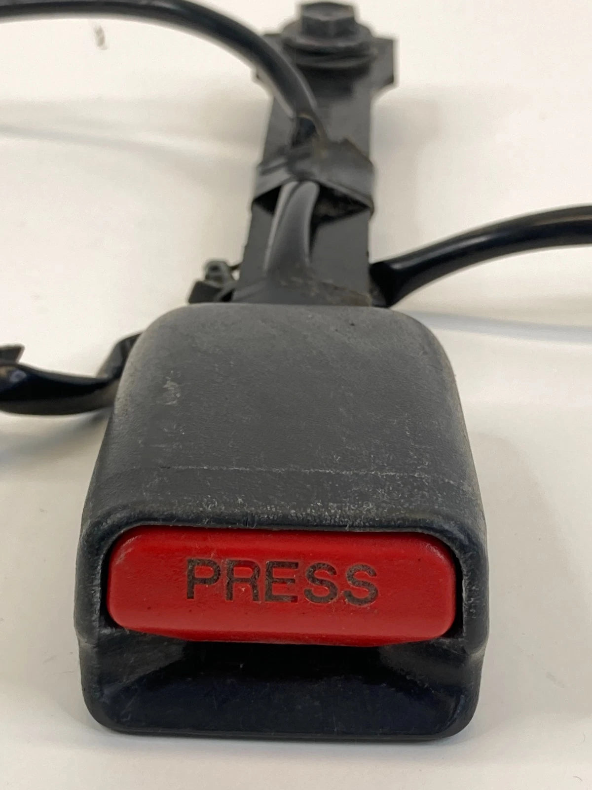 2013-2019 NISSAN SENTRA SEDAN FRONT DRIVER SIDE SEATBELT BUCKLE RECEIVER OEM