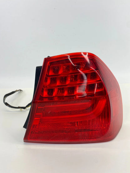 2009-2011 BMW 328I 328I XDRIVE REAR RIGHT OUTER TAIL LIGHT TAILLIGHT 7289430 OEM