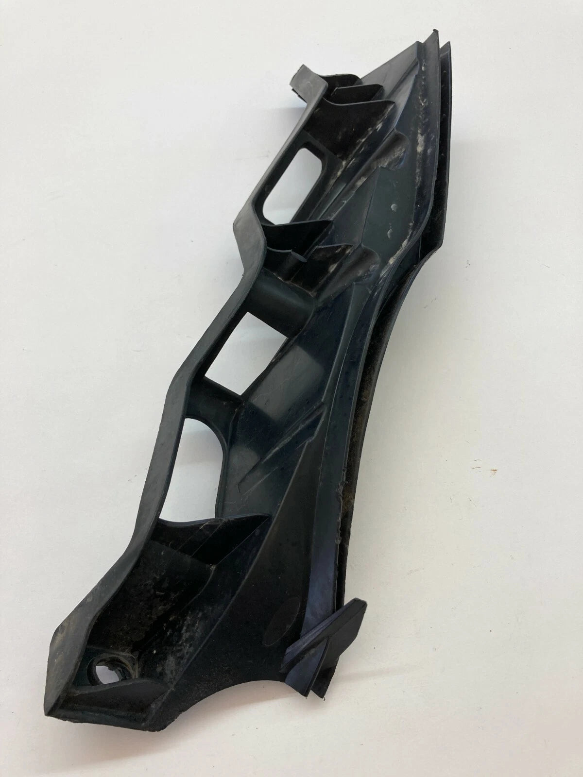 2006-2010 VOLKSWAGEN PASSAT FRONT LEFT SIDE BUMPER MOUNT BRACKET 3C0-807-889 OEM