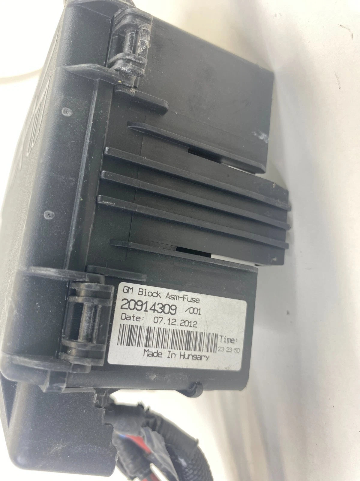 2010-2016 BUICK LACROSSE BATTERY POSITIVE CABLE BLOCK TERMINAL FUSE BOX 20914309