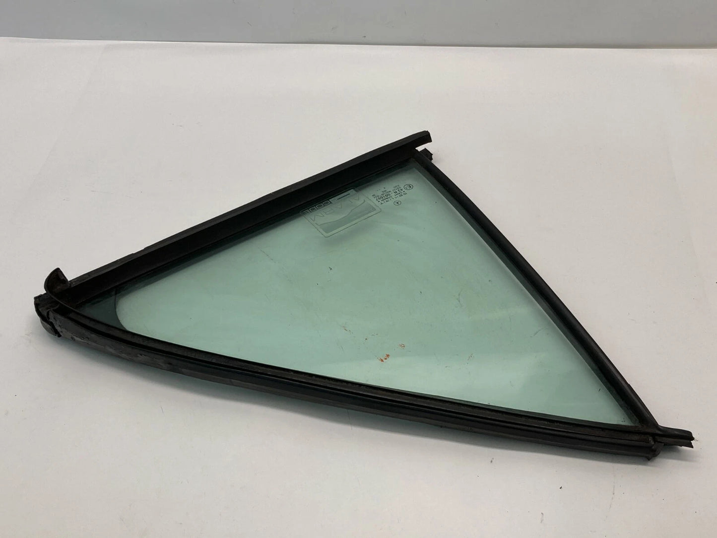 1994-2000 MERCEDES-BENZ C 280 C 220 REAR LEFT DOOR QUARTER VENT WINDOW GLASS OEM
