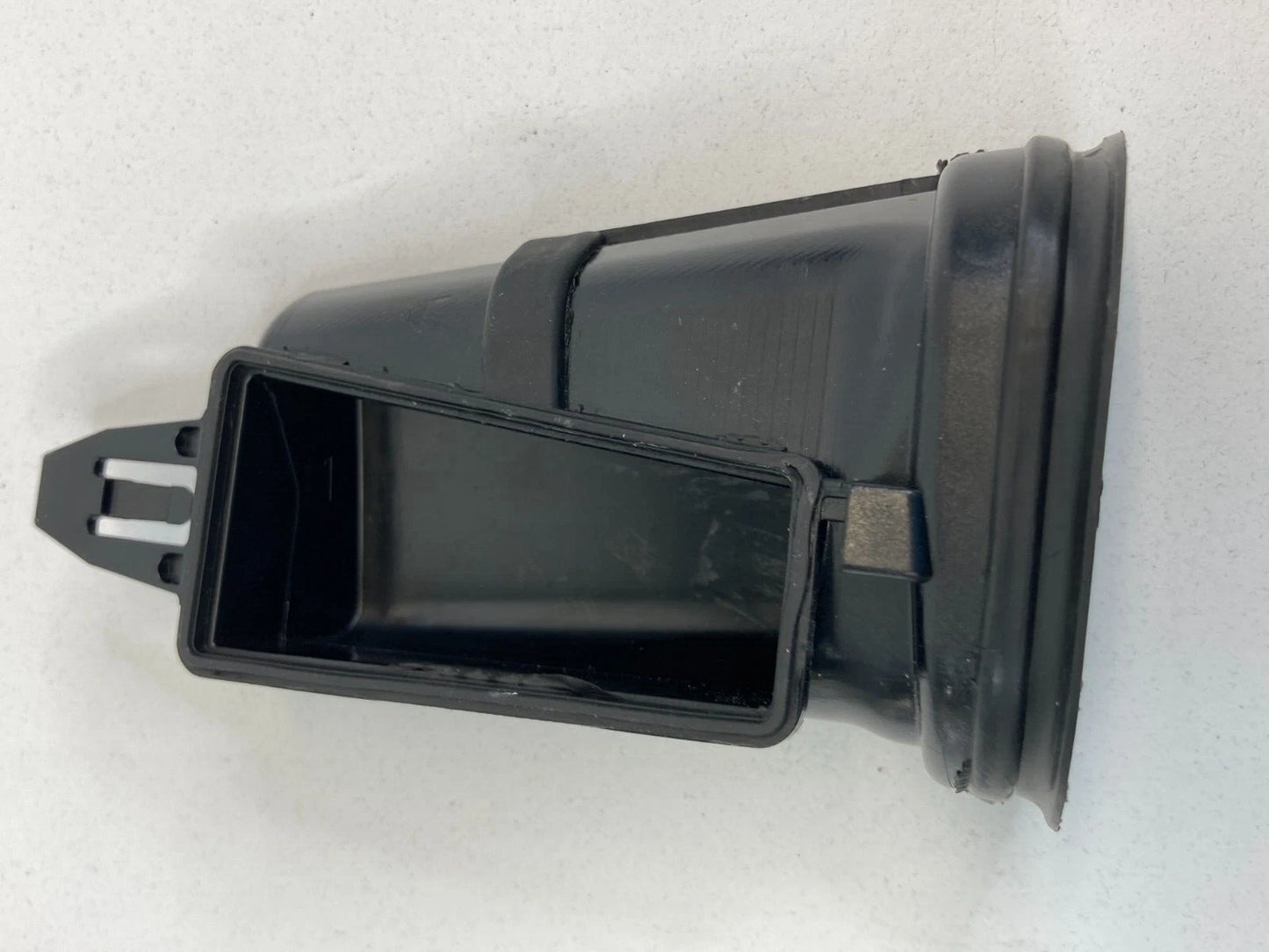 2006-2012 MERCEDES-BENZ R350 FRONT RIGHT A/C AIR VENT UPPER DUCT A2518300623 OEM