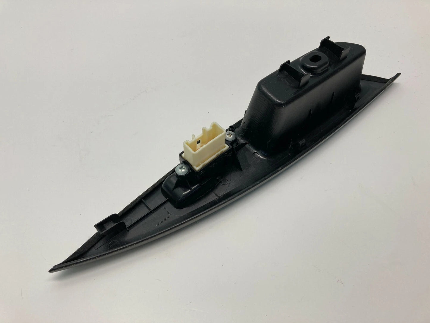 2003-2005 MAZDA 6 REAR LEFT DRIVER SIDE POWER WINDOW SWITCH BEZEL GK2A685L6 OEM