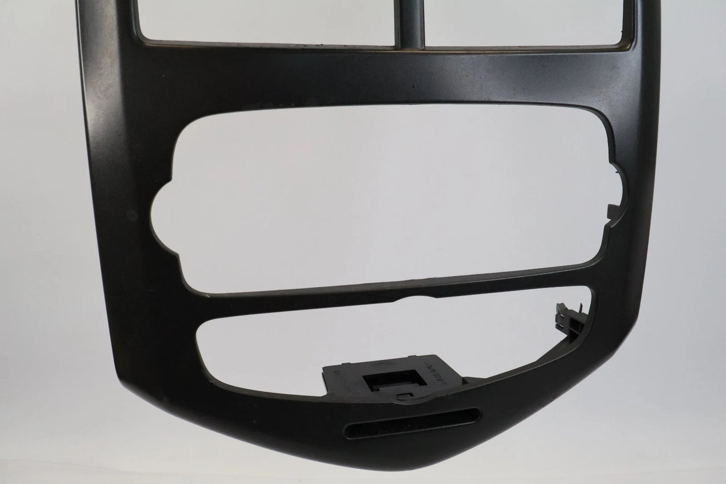 2012-2016 CHEVROLET SONIC CENTER DASH RADIO TRIM BEZEL 95157880 OEM FACTORY