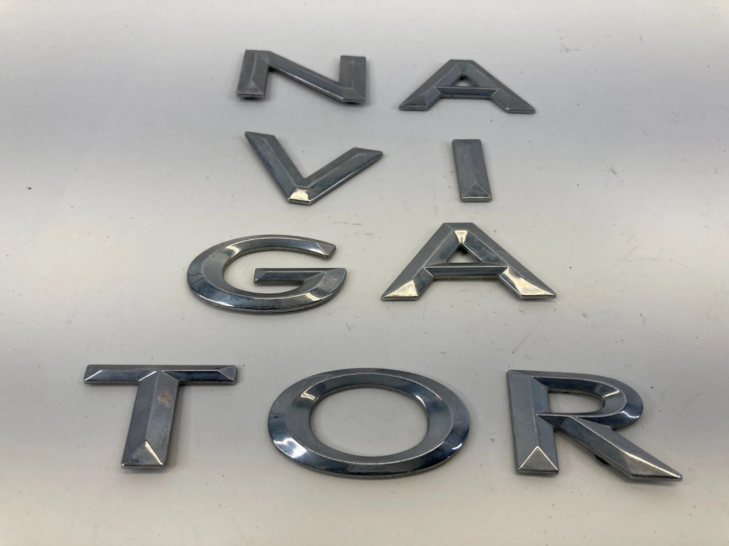 2003-2006 LINCOLN NAVIGATOR FENDER SIDE NAMEPLATE EMBLEM BADGE LOGO CHROME