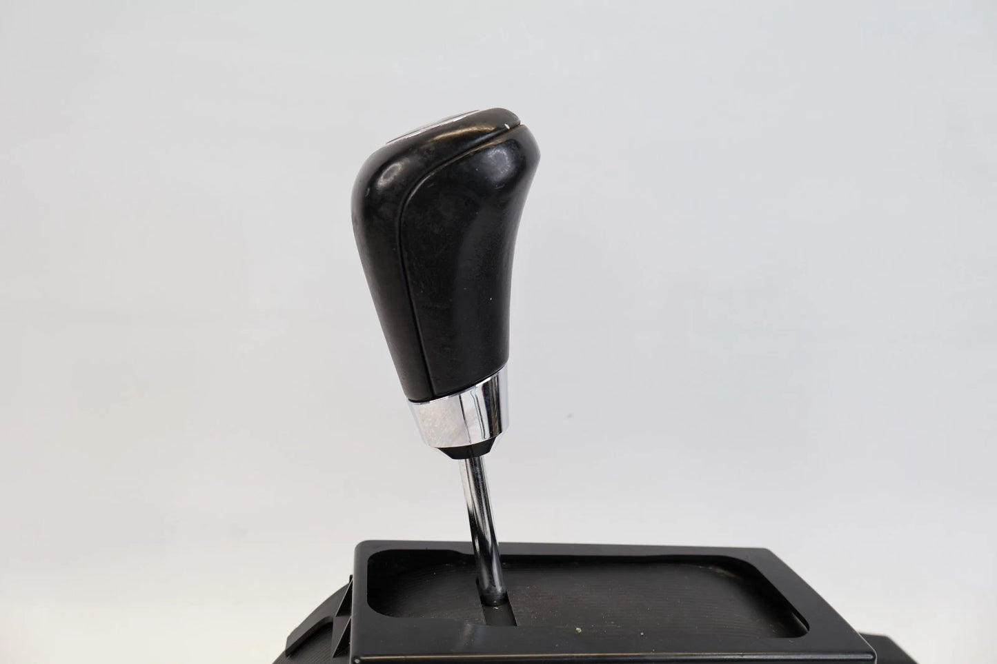 2011-2013 JEEP GRAND CHEROKEE AUTOMATIC FLOOR GEAR SHIFTER LEVER HANDLE ASSEMBLY
