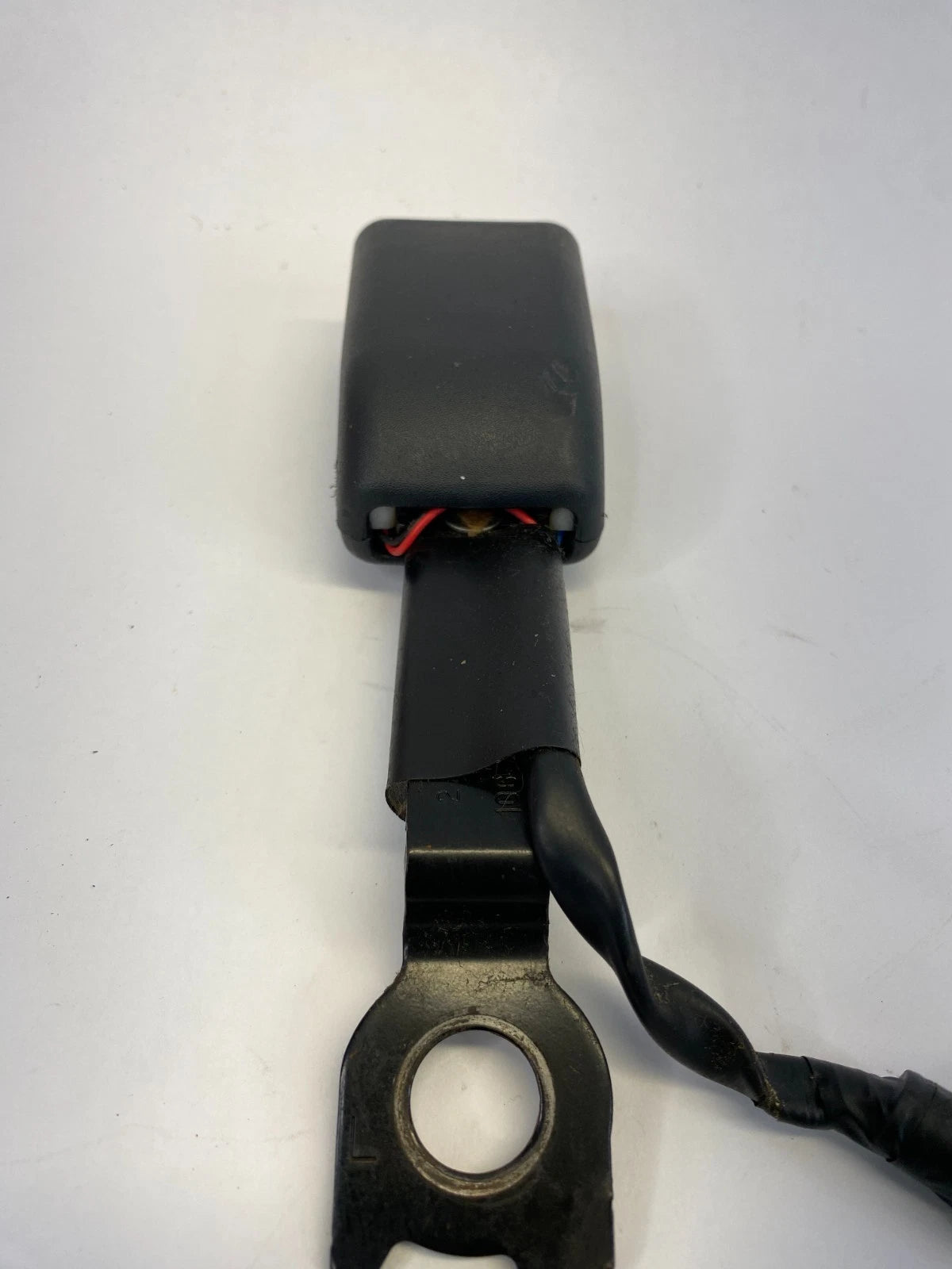2010-2013 KIA SOUL FRONT LEFT DRIVER SIDE SEAT BELT BUCKLE END ASSEMBLY OEM