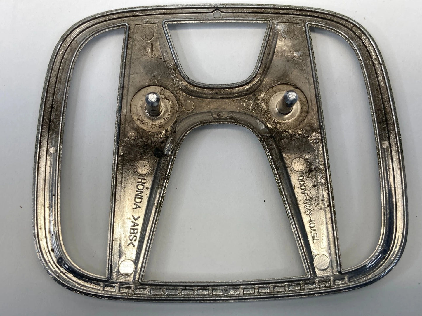 06 07 HONDA ACCORD SEDAN TRUNK DECK LID EMBLEM LOGO BADGE SYMBOL 75701-SDA-A000