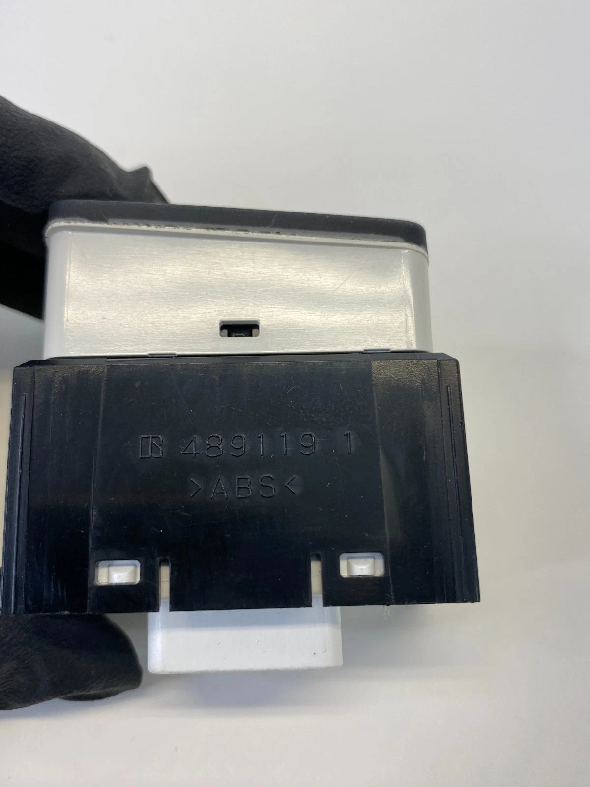 2003-2008 TOYOTA COROLLA SEAT BELT INDICATOR LIGHT 4891191 6 PINS OEM