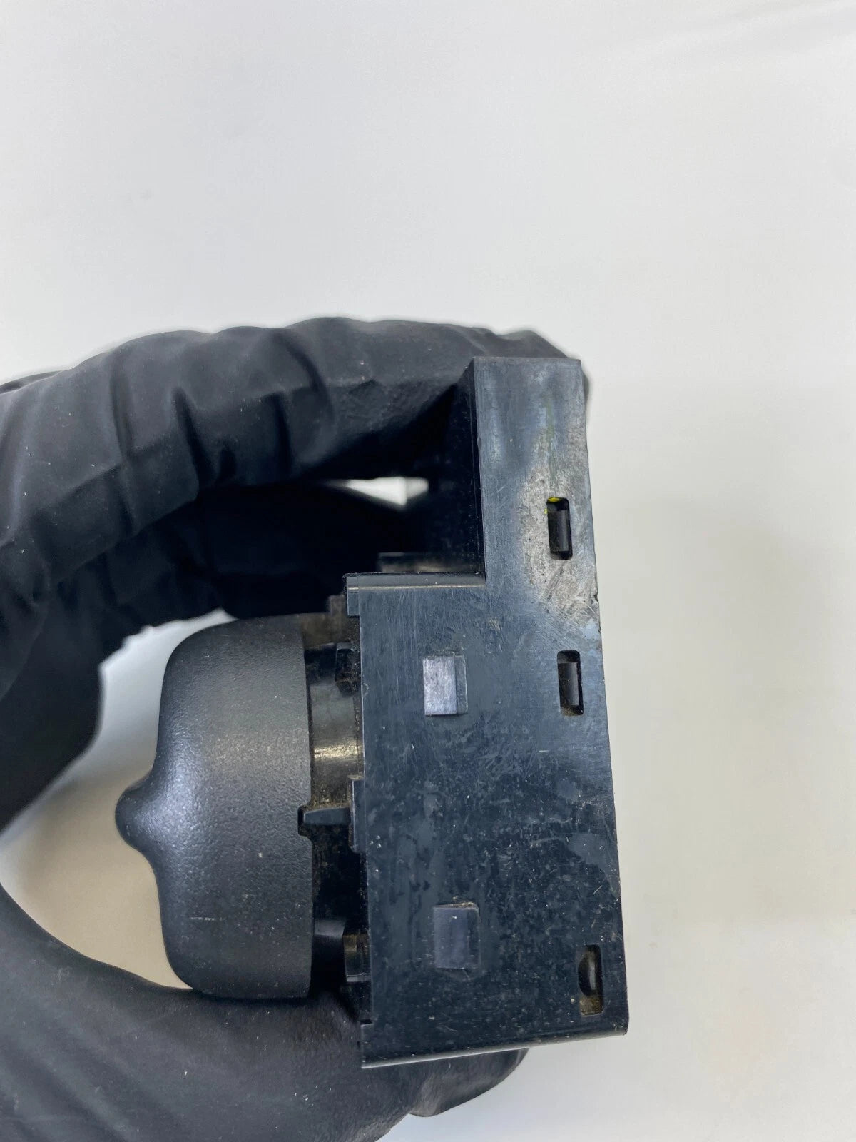 2009-2012 CHEVROLET TRAVERSE FRONT LEFT SEAT LUMBAR CONTROL SWITCH 25948854 OEM