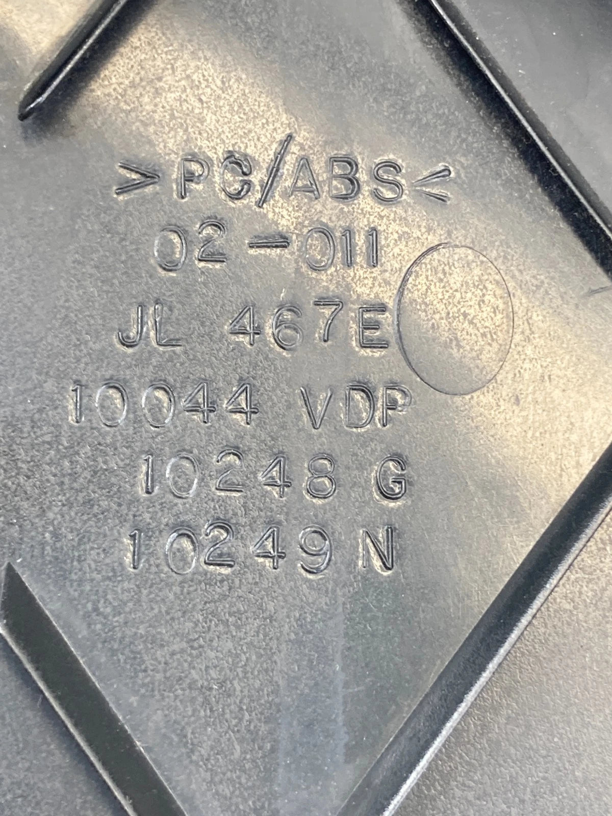 2004-2007 CADILLAC CTS FRONT LEFT SIDE INSTRUMENT PANEL KNEE BOLSTER ASSY OEM