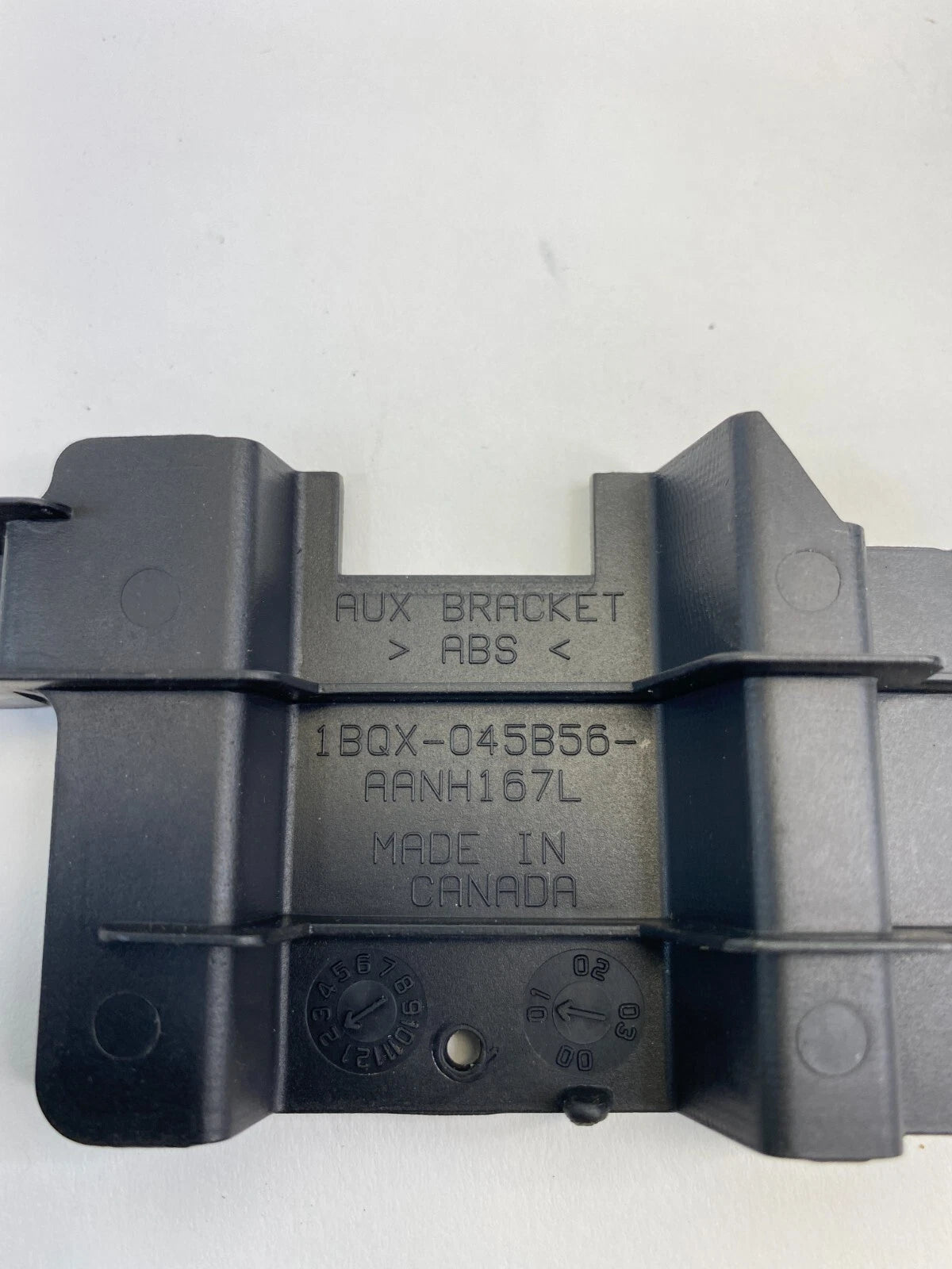 2002 02 HONDA ODYSSEY HEADPHONE JACK AUX AUXILIARY INPUT W/O COVER OEM