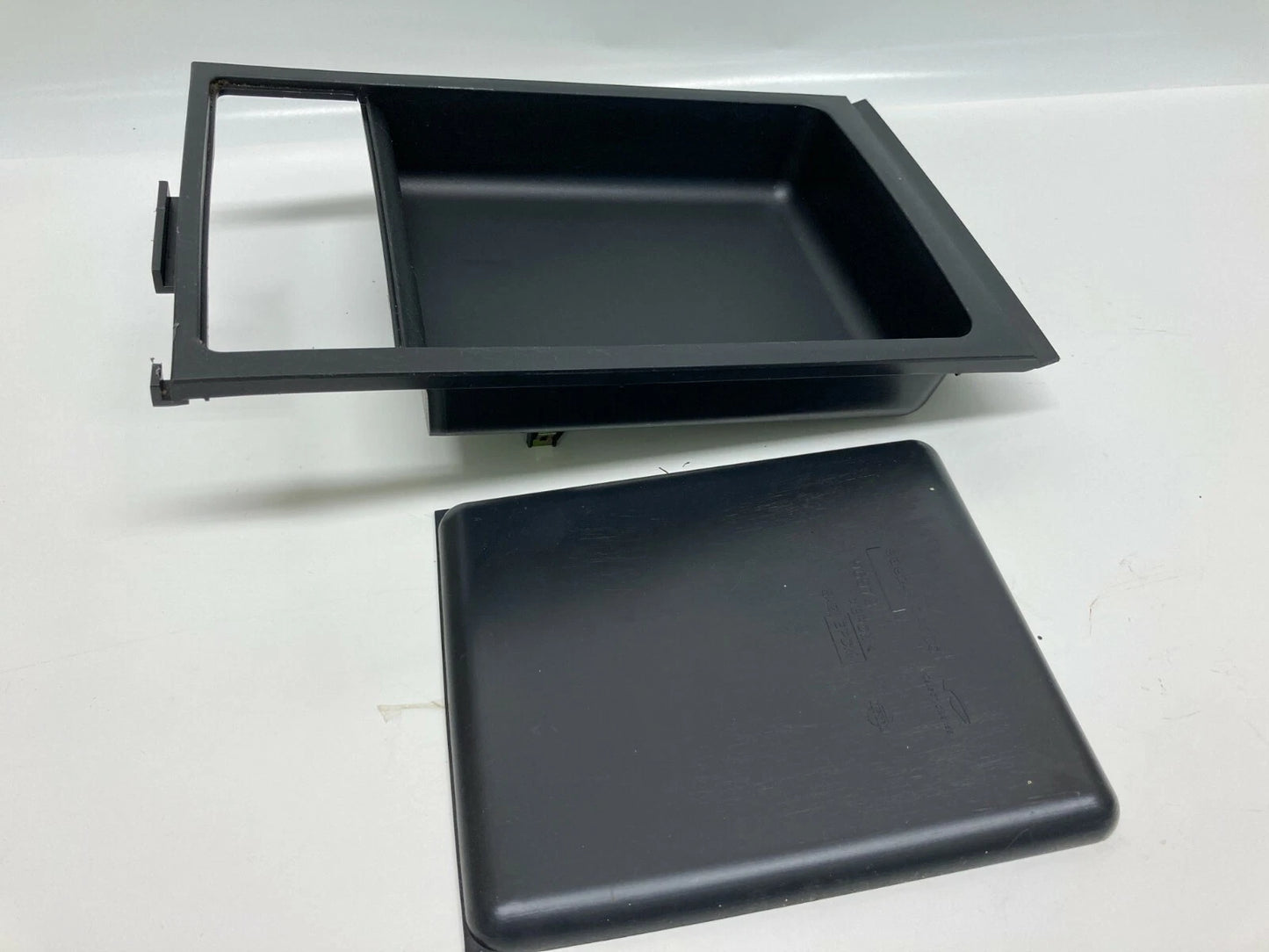 03 04 05 NISSAN MURANO CENTER CONSOLE POCKET TRAY STORAGE COMPARTMENT 96924CA000
