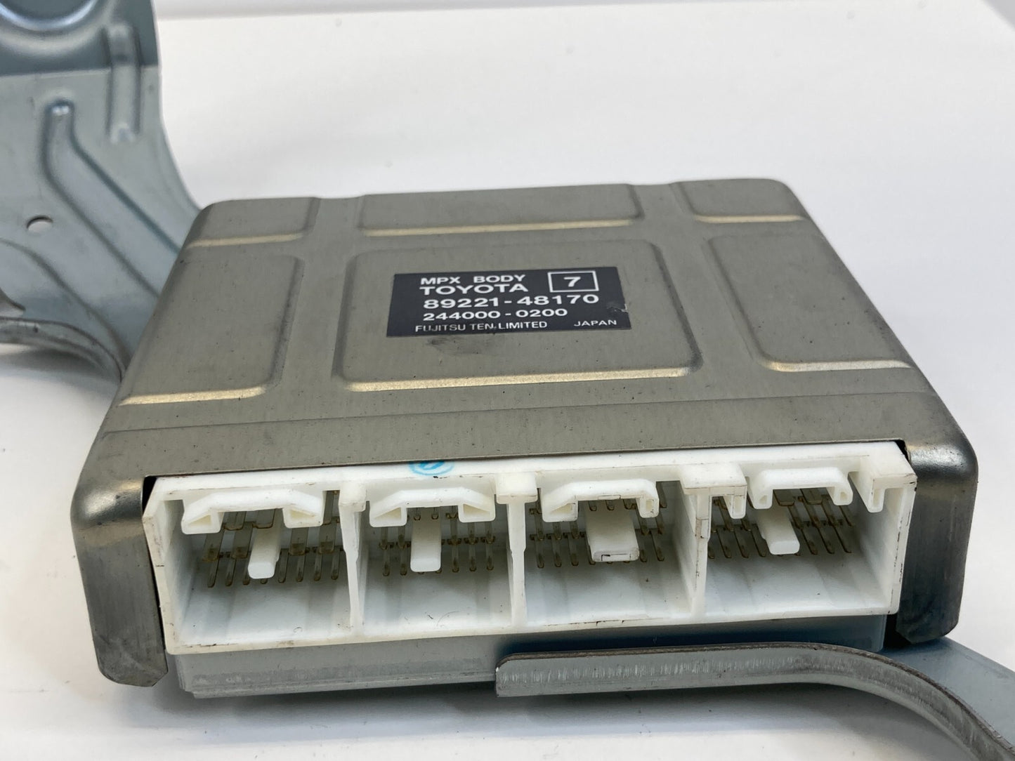 2001-2003 Toyota Highlander 3.0L AT Multiplex Network Body Control Module OEM