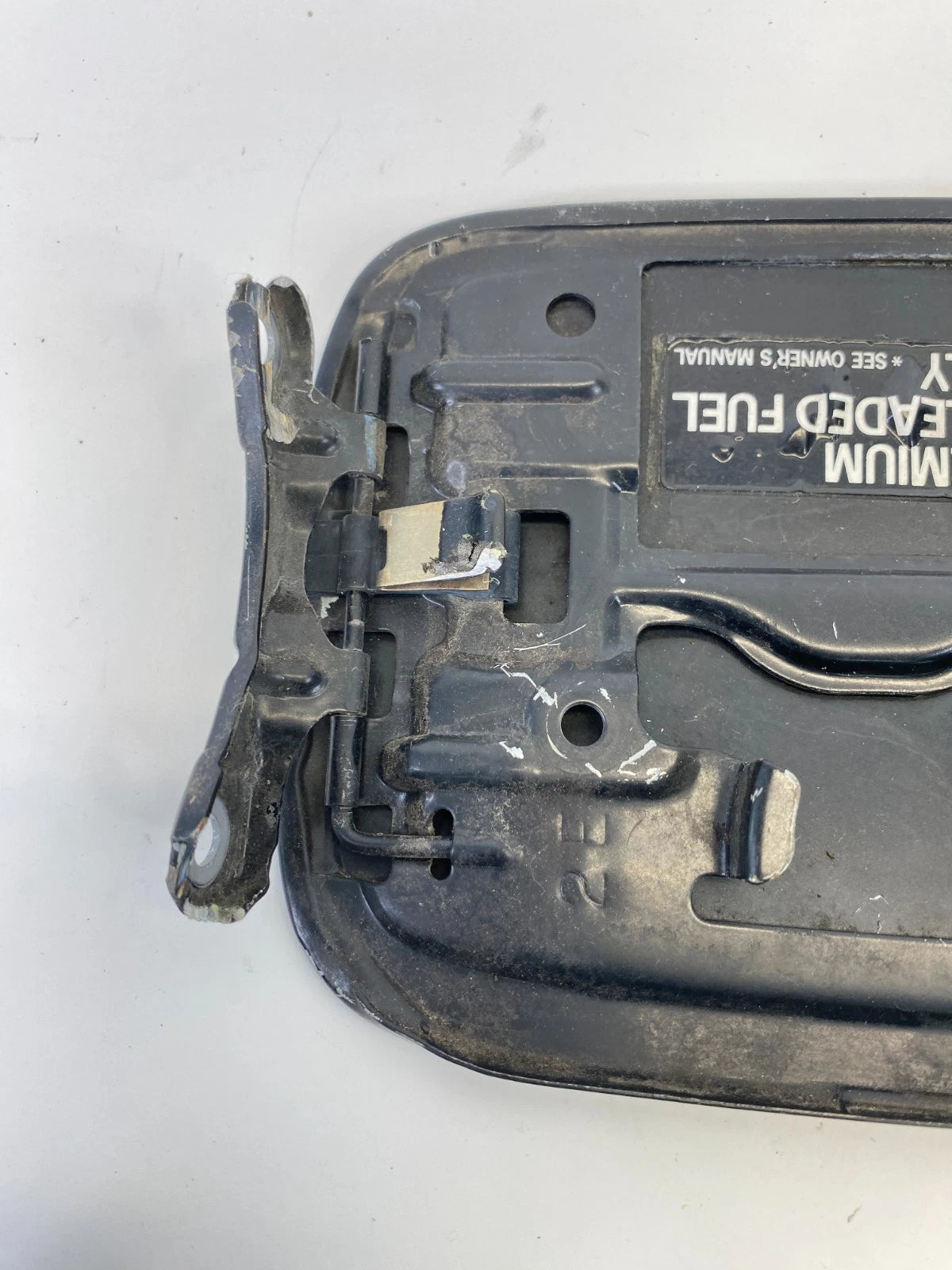 98 99 00 01 02 03 04 05 LEXUS GS300 FUEL FILLER DOOR GAS LID COVER OEM